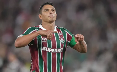 Thiago Silva em destaque no Fluminense atrai interesse do Milan para possível proposta Thiago Silva em destaque no Fluminense atrai interesse do Milan para possível proposta