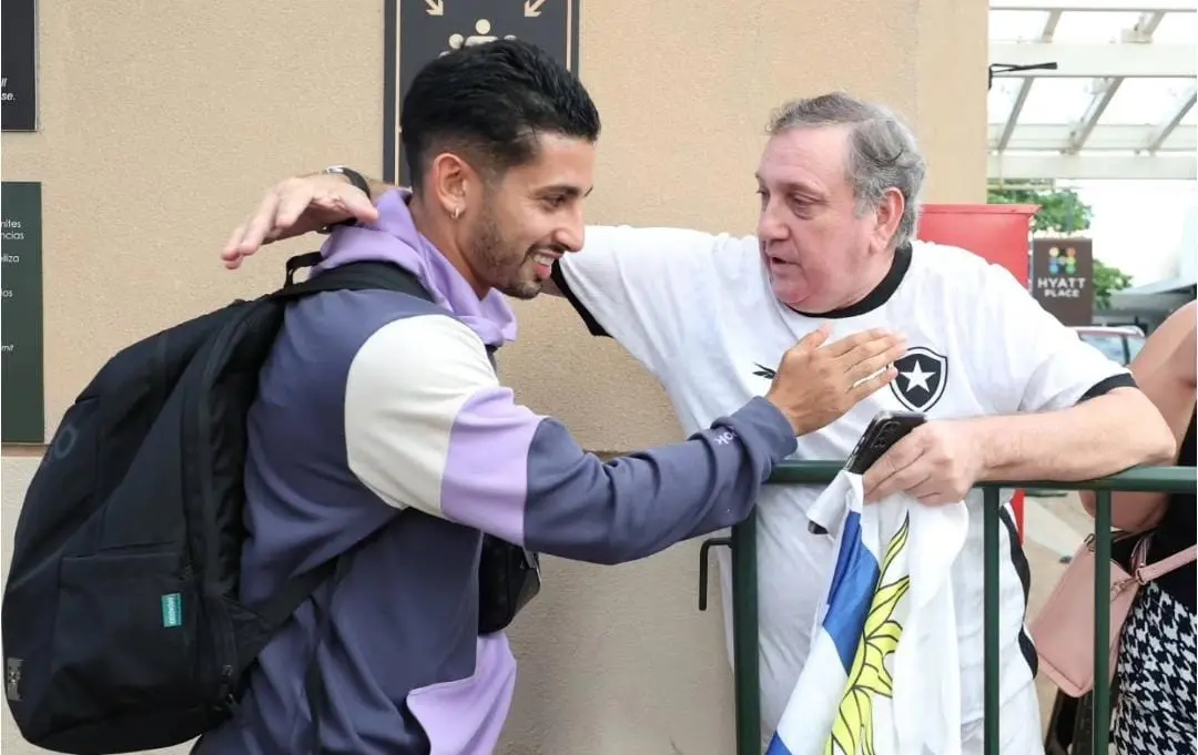 Torcedor uruguaio, unido ao Botafogo por amizade com Manga, assiste a jogo contra o Mirassol Torcedor uruguaio, unido ao Botafogo por amizade com Manga, assiste a jogo contra o Mirassol