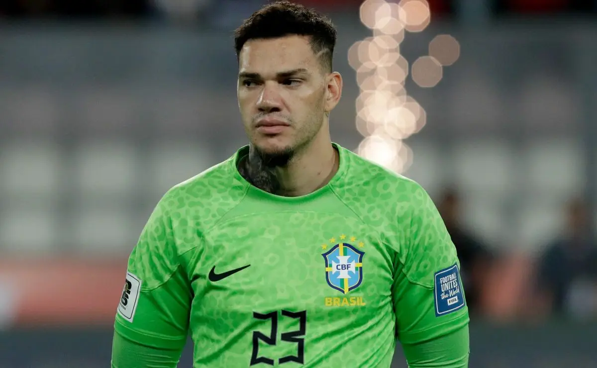Torcida brasileira critica Ederson após lance bizarro contra Senegal: “Entregando o jogo”