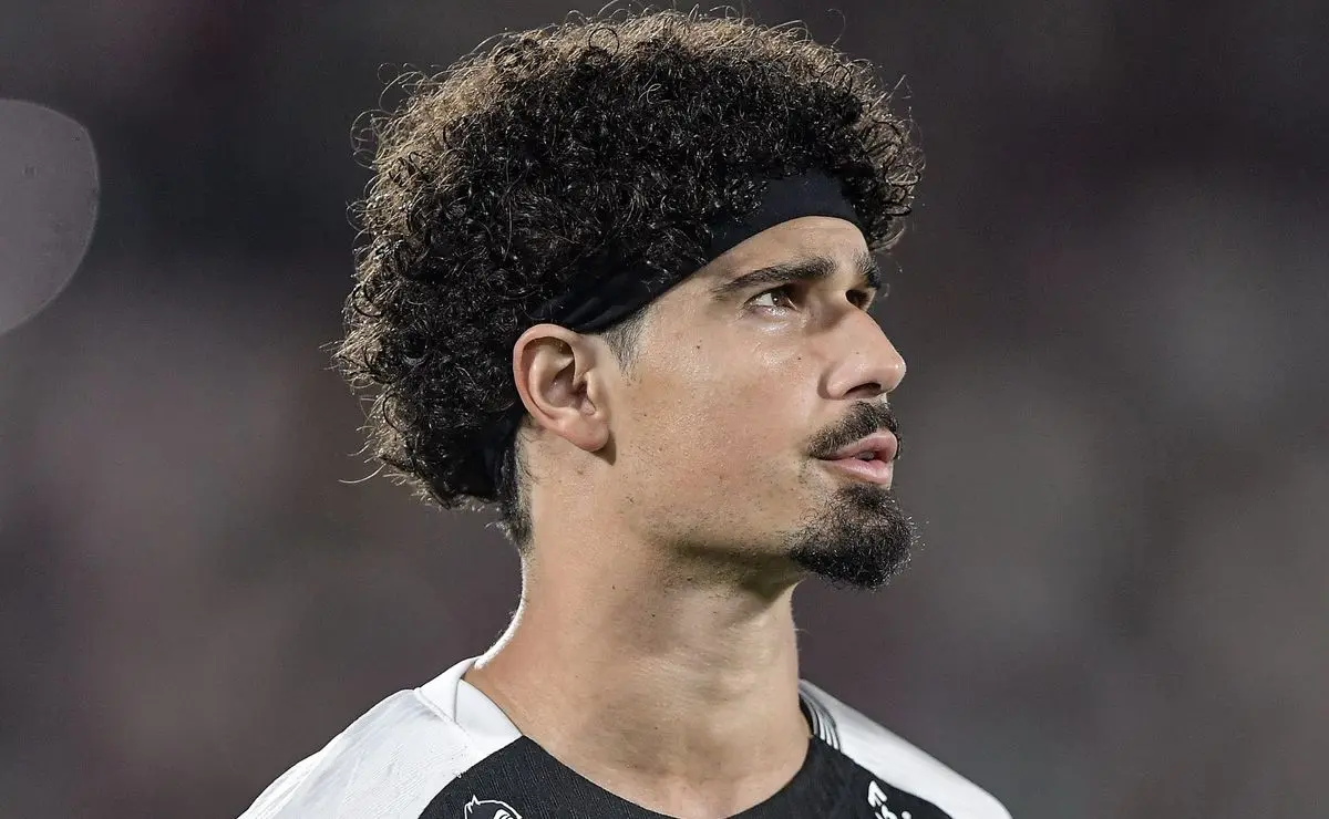 Torcida do Corinthians explode de raiva e ataca André Ramalho nas redes sociais