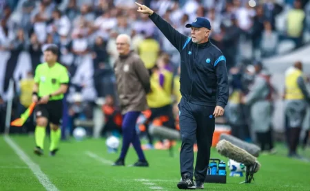 Tostão alerta Dorival Júnior e Mano Menezes: Não se adaptam aos novos modelos Tostão alerta Dorival Júnior e Mano Menezes: "Não se adaptam aos novos modelos"