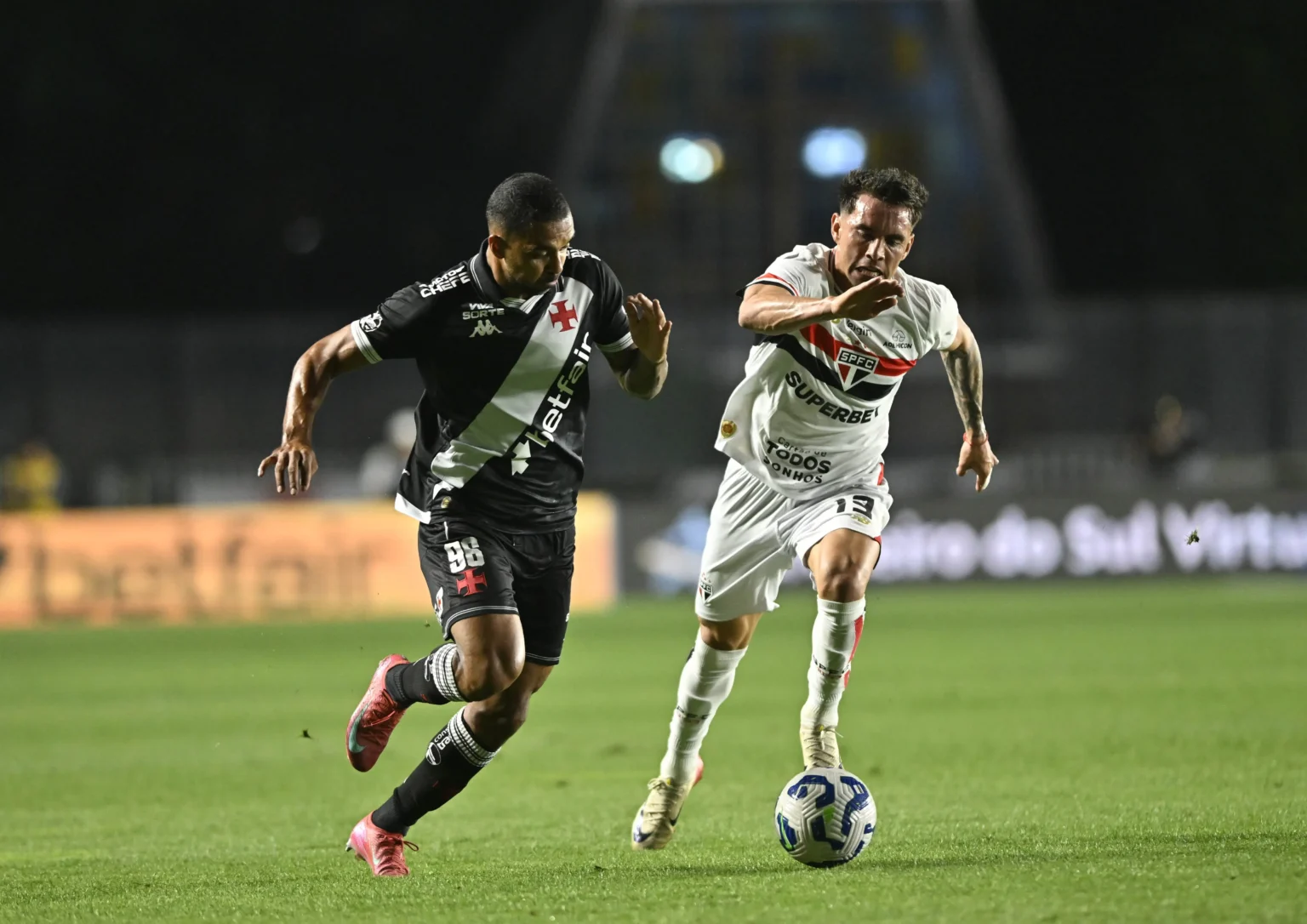 Vasco com desfalques: Paulo Henrique e Nuno Moreira fora do clássico contra o Botafogo