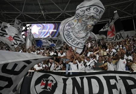 Vasco no Nilton Santos: Análise do Desempenho Pré e Pós Grama Sintética Vasco no Nilton Santos: Análise do Desempenho Pré e Pós Grama Sintética