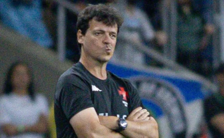 Vasco perde para o Bahia no Brasileirão Betano com David expulso e Diniz no comando