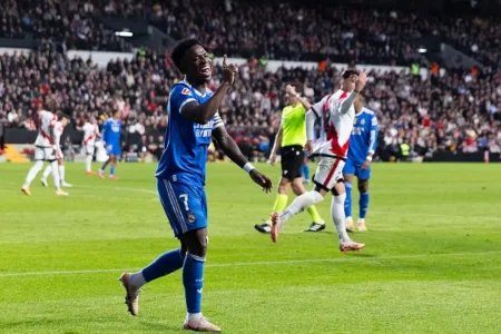 Vini Jr. Ironiza Torcida do Rayo Vallecano no Empate da LaLiga: "Pagam para me Ver"