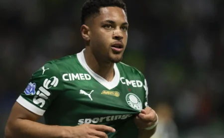 Vitor Roque: Trunfo de Abel na Final da Libertadores entre Palmeiras e Flamengo, Superando Críticas Vitor Roque: Trunfo de Abel na Final da Libertadores entre Palmeiras e Flamengo, Superando Críticas