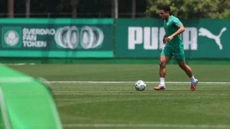 Vitor Roque celebra chamado para Seleção Brasileiro após turbulência: Seis meses sem sucesso Vitor Roque celebra chamado para Seleção Brasileiro após turbulência: "Seis meses sem sucesso"