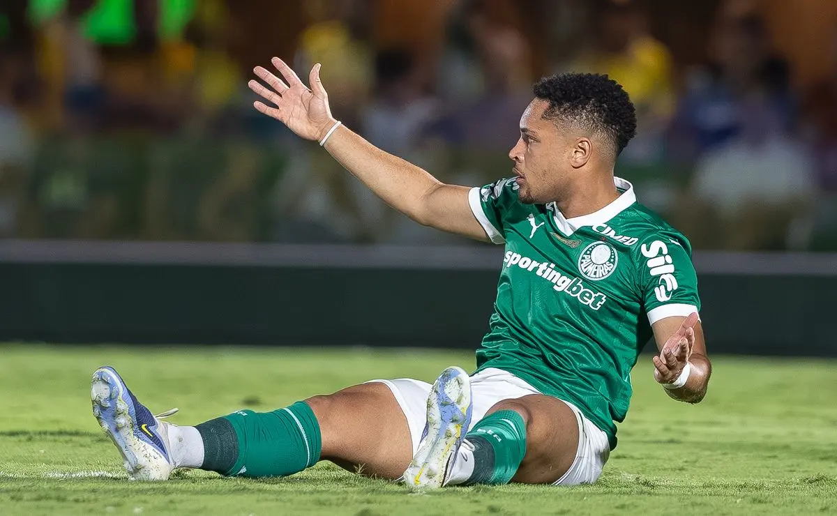 Vitor Roque é liberado pelo STJD; torcida do Flamengo protesta