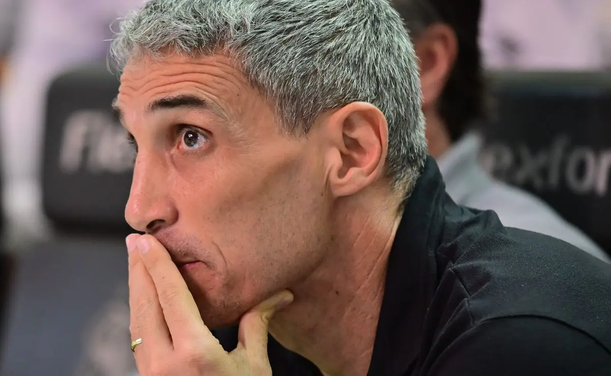 Vojvoda encerra tabu e comanda vitória inédita da sua equipe na Vila Belmiro Vojvoda encerra tabu e comanda vitória inédita da sua equipe na Vila Belmiro