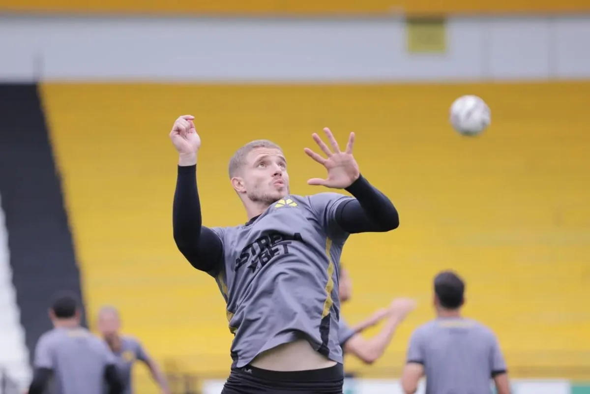 Volante do Criciúma: "Temos que ganhar" para buscar o acesso