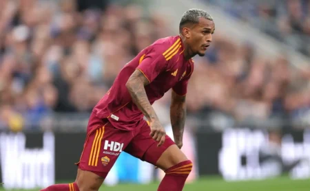 Wesley, ex-Flamengo, marca presença em feito histórico da Roma