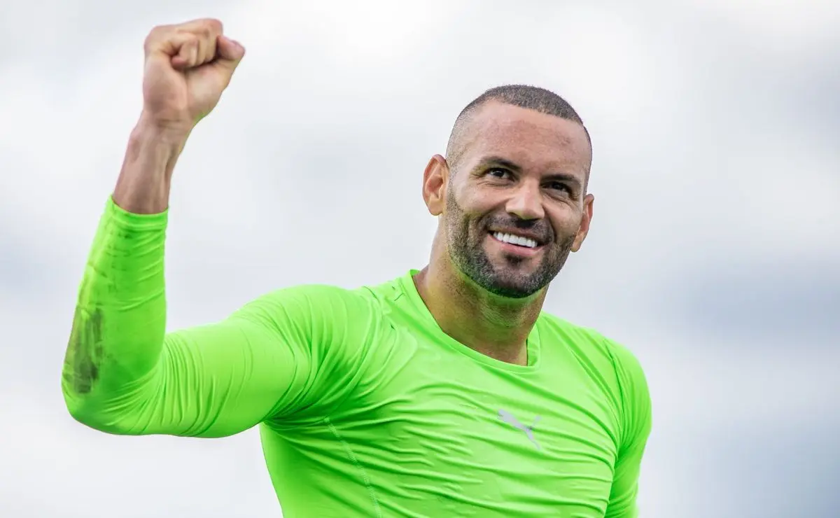 Weverton trabalha nos bastidores para garantir a titularidade no Palmeiras para a final da Libertadores contra o Flamengo Weverton trabalha nos bastidores para garantir a titularidade no Palmeiras para a final da Libertadores contra o Flamengo