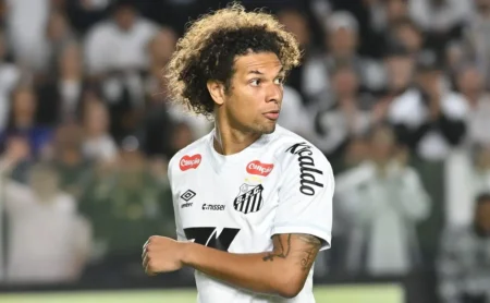 Willian Arão: Versatilidade à disposição de Vojvoda no Santos