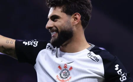 Yuri Alberto reage com surpresa a lance genial de Memphis Depay pelo Corinthians; veja vídeo