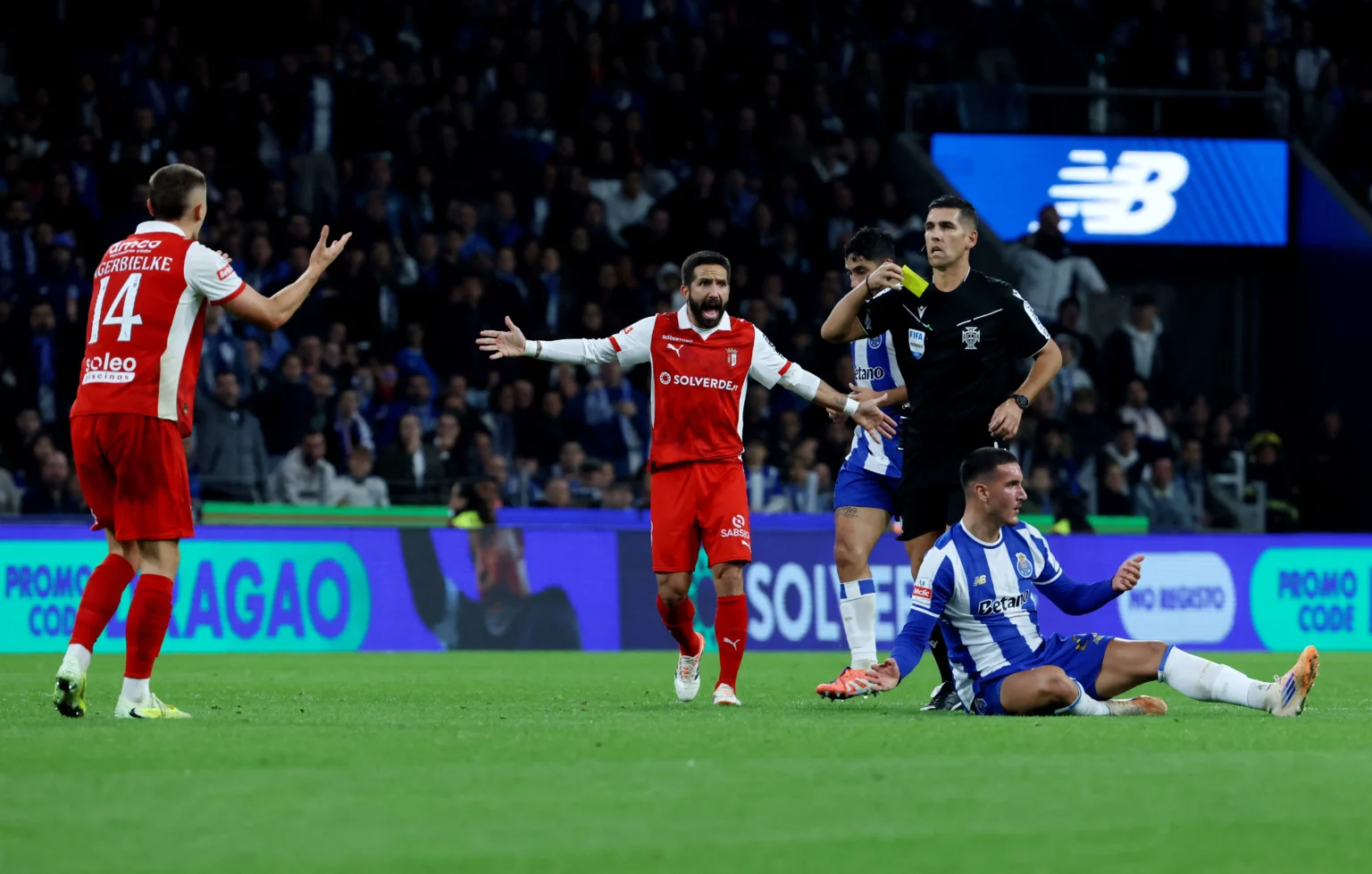 Árbitro denuncia Porto por intimidação com TV exibindo lances polêmicos no vestiário