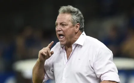 Abel Braga Surge com Três Zagueiros Surpreendendo o Inter Contra o São Paulo