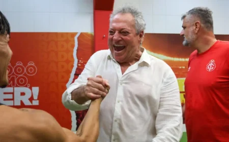 Abel Braga surpreende no Internacional com atitude em relação a Aguirre e repreende Vitão: Não quero jogador triste Abel Braga surpreende no Internacional com atitude em relação a Aguirre e repreende Vitão: "Não quero jogador triste"