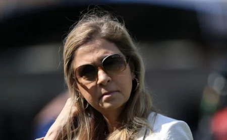 Abel Ferreira cobra celeridade do Palmeiras em reforços e Leila Pereira articula nos bastidores