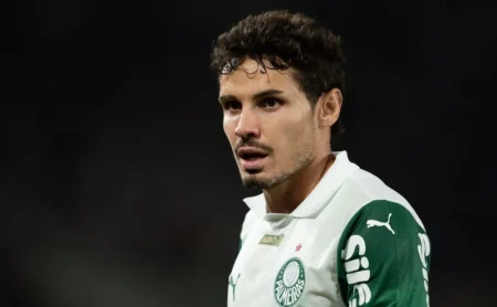 Abel Ferreira impede saída de Raphael Veiga do Palmeiras após propostas