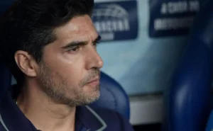 Abel define futuro e altera planos no Palmeiras com jovens talentos