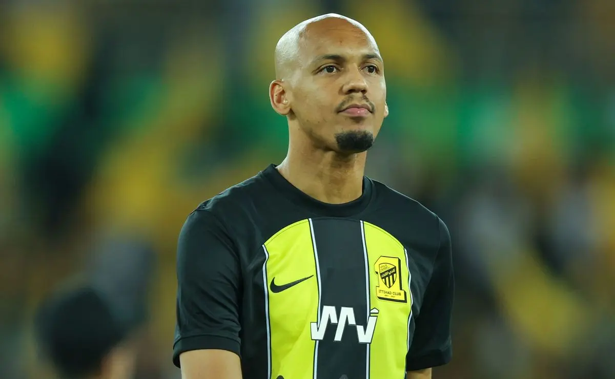 Abel solicita a Leila a contratação de Denílson, após impasse em negociações com Fabinho.