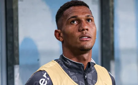Adriel revela choque ao detalhar o real motivo que interrompeu sua trajetória no Grêmio Adriel revela choque ao detalhar o real motivo que interrompeu sua trajetória no Grêmio