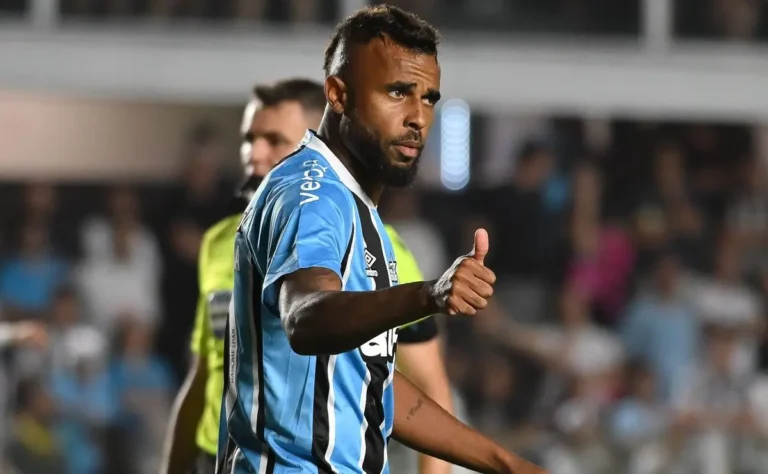 Alex Santana se despede e encerra sua trajetória no Grêmio Alex Santana se despede e encerra sua trajetória no Grêmio