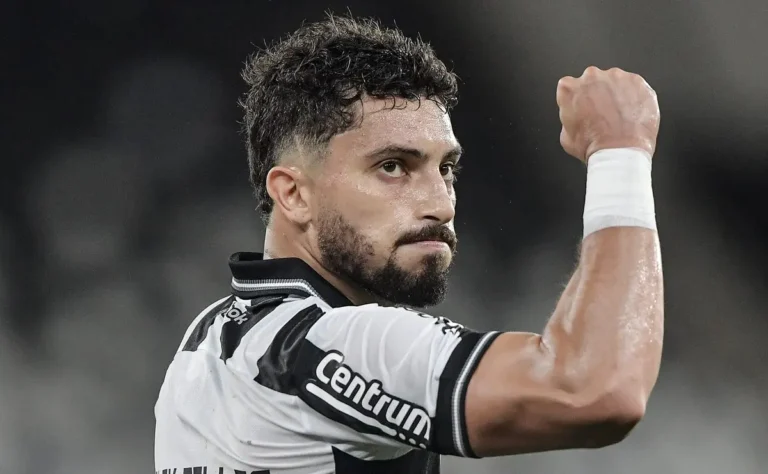 Alex Telles: Reação do Botafogo e Lamentação por Início Lento Contra o Cruzeiro