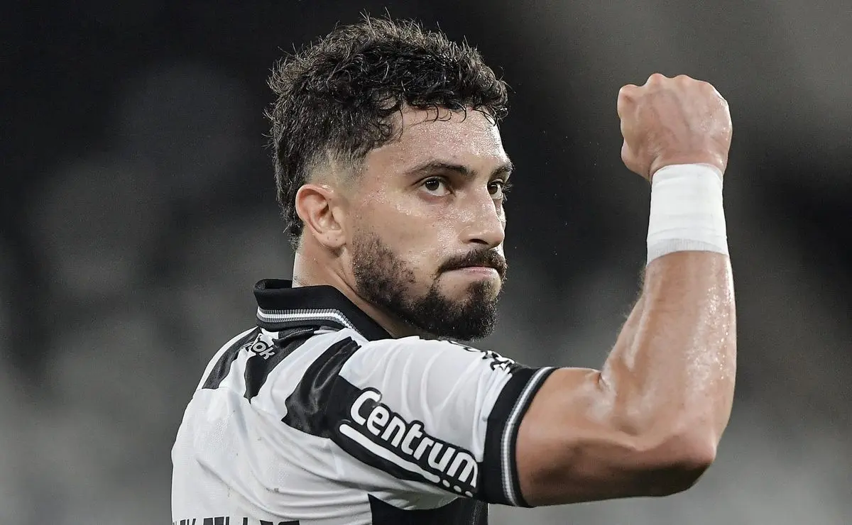Alex Telles: Reação do Botafogo e Lamentação por Início Lento Contra o Cruzeiro