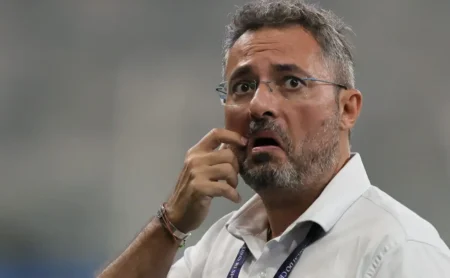 Alexandre Mattos é notificado e Santos pode perder Gabigol para o futebol árabe em 2026