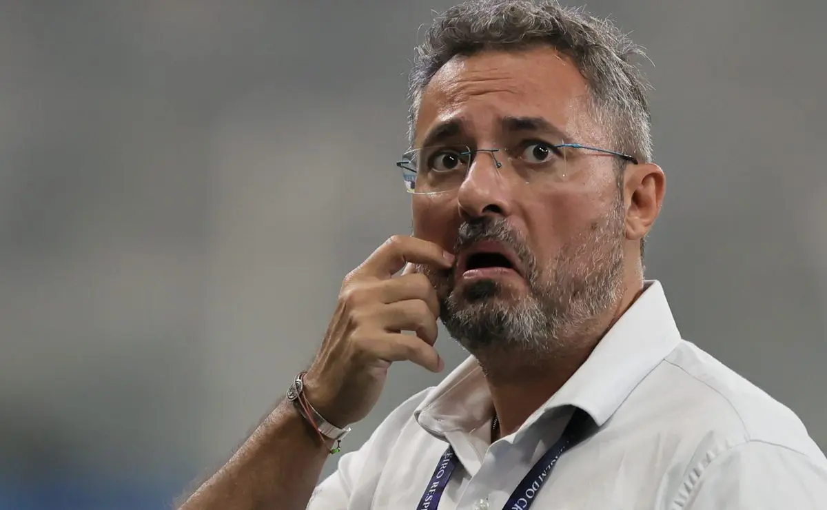 Alexandre Mattos é notificado e Santos pode perder Gabigol para o futebol árabe em 2026 Alexandre Mattos é notificado e Santos pode perder Gabigol para o futebol árabe em 2026