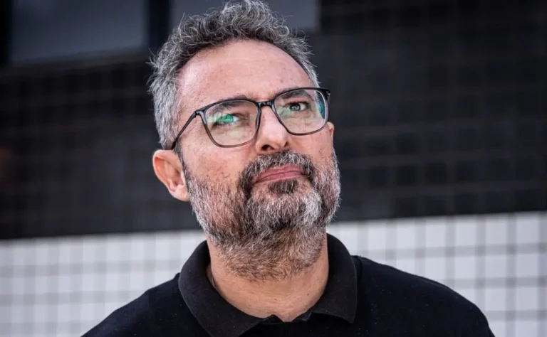 Alexandre Mattos observa Neymar feliz no Santos e, sobre reforços, afirma: “O futuro nós vamos aguardar”