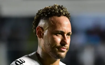 Alexandre Mattos renova com Neymar e Santos até 2026