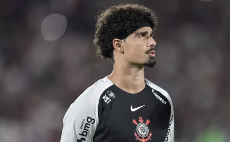 André Ramalho é criticado por atuação em jogo da Copa do Brasil contra o Vasco