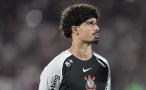 André Ramalho é criticado por torcedores do Corinthians após empate com o Vasco na Copa do Brasil