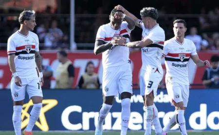 Arboleda em incerteza no São Paulo: futuro do zagueiro preocupa em meio à reformulação Arboleda em incerteza no São Paulo: futuro do zagueiro preocupa em meio à reformulação