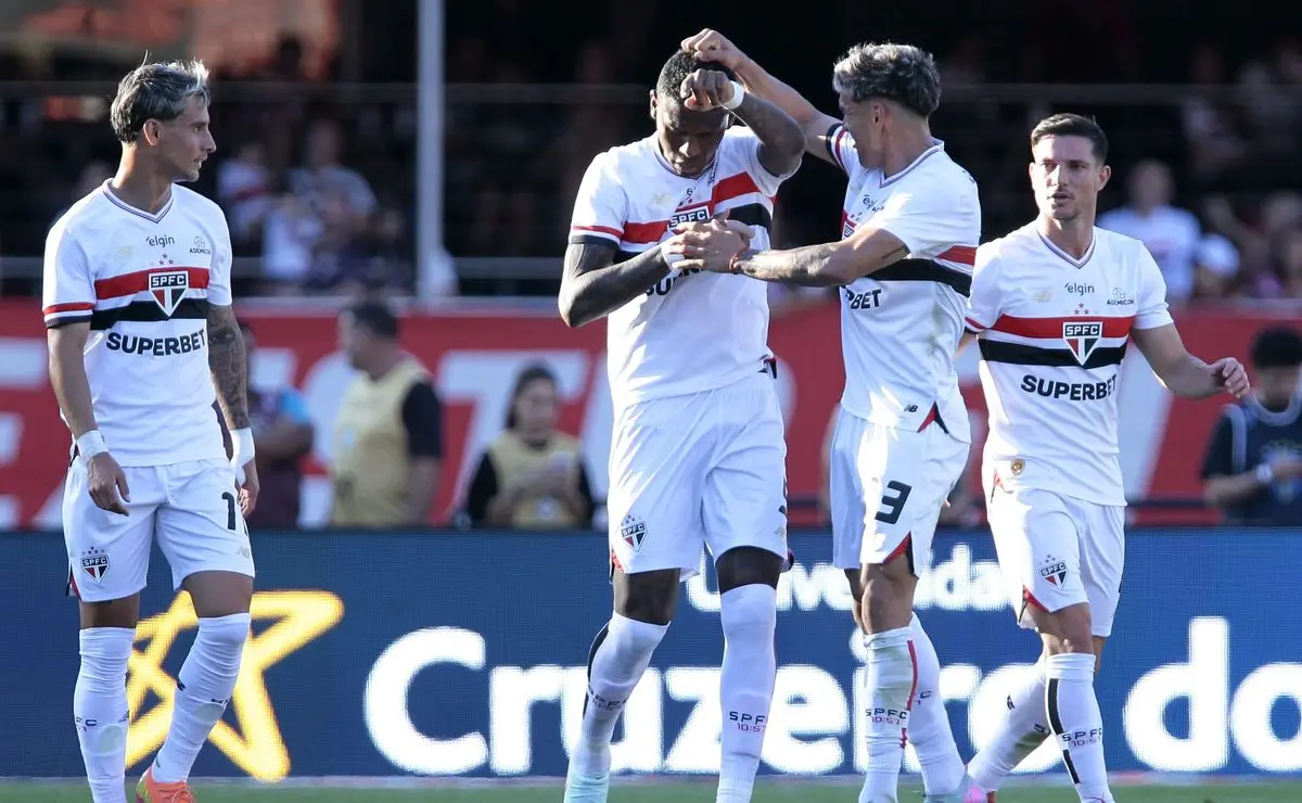 Arboleda em incerteza no São Paulo: futuro do zagueiro preocupa em meio à reformulação Arboleda em incerteza no São Paulo: futuro do zagueiro preocupa em meio à reformulação