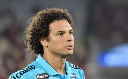 Arão decide futuro após fim da temporada e Santos já sabe que volante prioriza preparação física