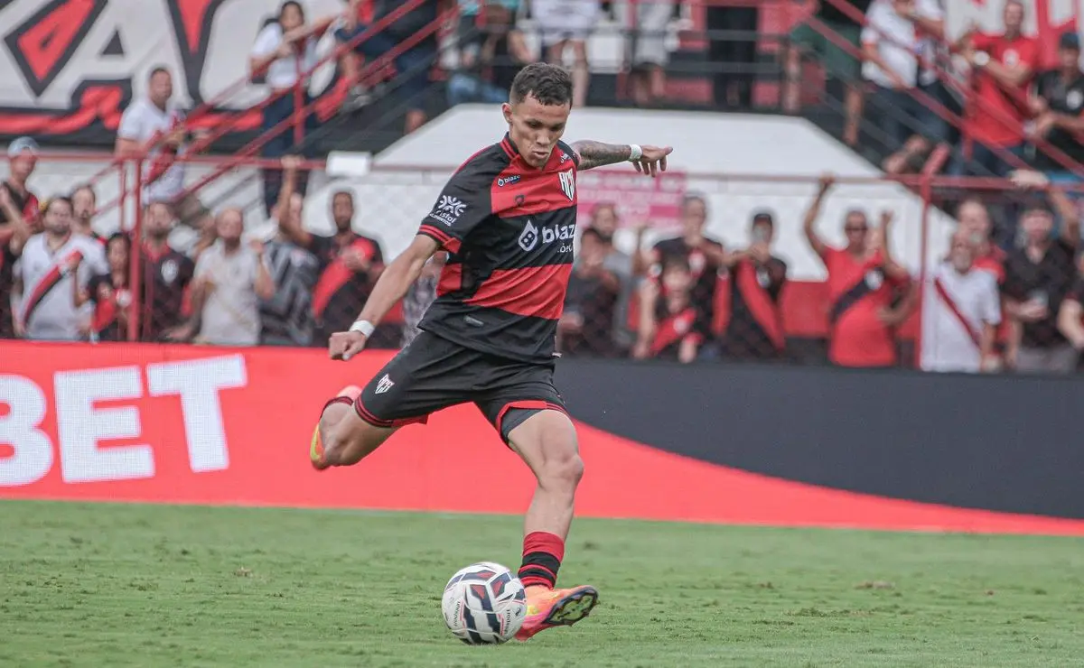 Atlético-GO aceita proposta do Red Bull Bragantino por Yuri Alves e encerra negociação com o Botafogo