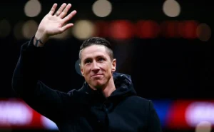 Atlético de Madrid mantém interesse em Filipe Luís, mas Fernando Torres surge como desafio "pesado"