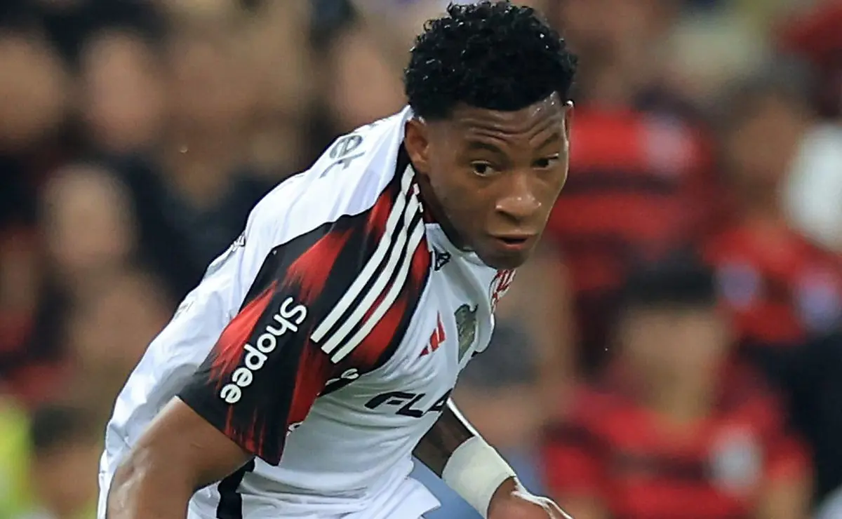 Atuação tática e entrega de Gonzalo Plata na final contra o PSG cativam torcida do Flamengo.