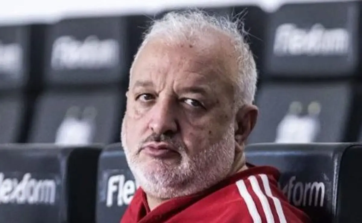 Belmonte Esclarece Insatisfação de Crespo, Mas Afasta Saída Imediata do Treinador