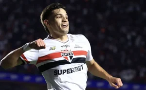 Bobadilla surge como destaque ao lado de Crespo e projeta-se como pilar do São Paulo na próxima temporada.
