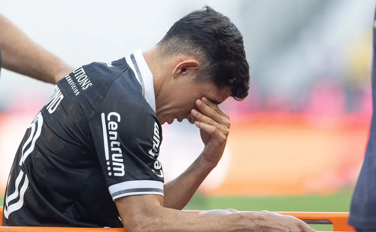 Botafogo: Savarino sofre lesão muscular e encerra temporada de 2025