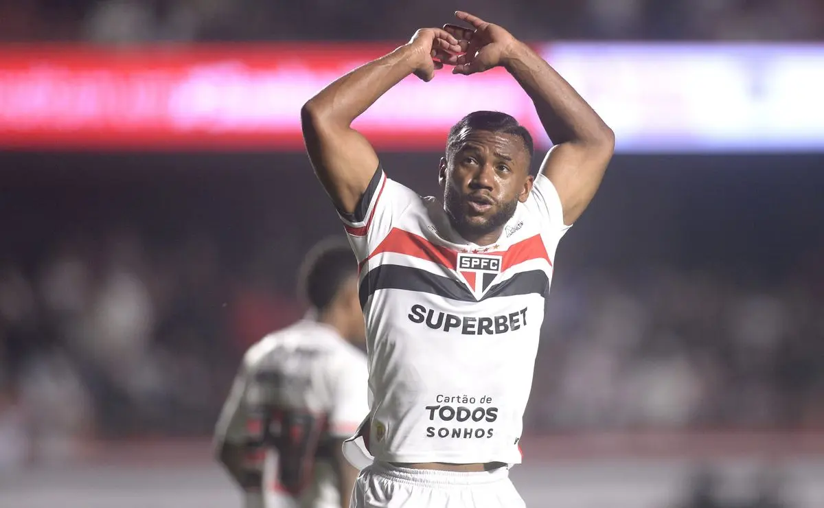 Botafogo intensifica busca por Luan, mas volante prefere permanecer no São Paulo