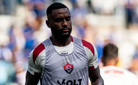 Botafogo se interessa por Ramón após impasse entre Inter e Vitória, informa jornalista