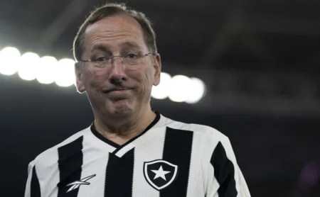 Botafogo sofre banimento de transferências por dívida de R$ 114 milhões em compra de Thiago Almada