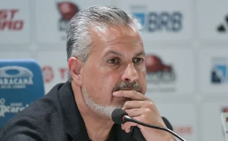 Boto comanda o elenco do Flamengo em sua primeira saída após a Libertadores, visando venda de Michael ao futebol árabe