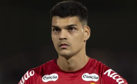 Brazão: Interesse do Flamengo é real, permanência no Santos em aberto