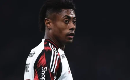 Bruno Henrique surpreende e define futuro no Flamengo até 2027
